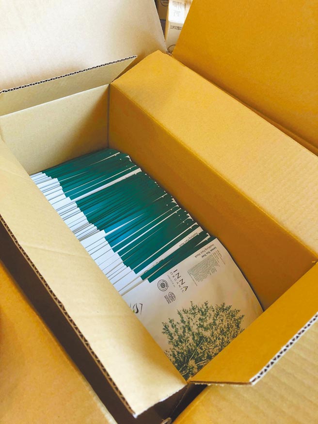 童顏有机提供千片面膜给各NGO组织工作人员。（翻摄自林立青脸书）