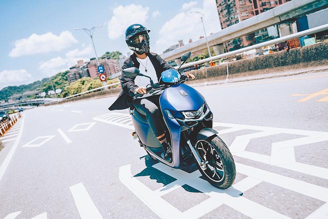 宏佳腾智慧电车即日起至8月8日至宏佳腾智慧电车门市试乘。（宏佳腾提供）