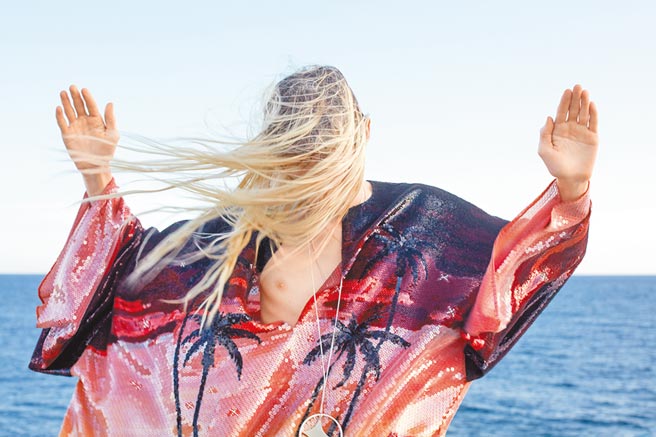 Celine男装亮片与鲜明的视角，Hedi再次打造出自己的全新文化。（Celine提供）