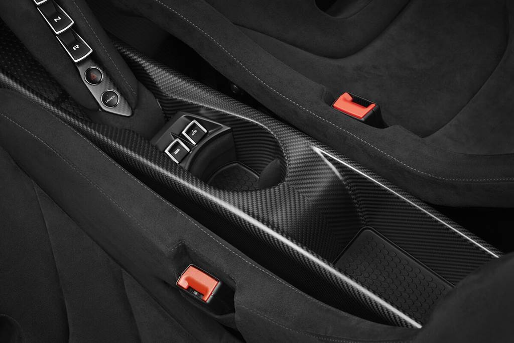 極致性能和駕駛參與度的新高度！McLaren 765LT Spider限量生產765輛
