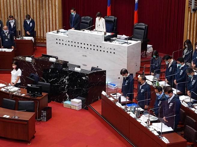 731气爆7周年前夕，高雄巿议会默哀10秒。（曹明正摄）