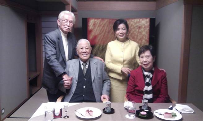 前总统李登辉今逝世满周年，与李前总统有多年情谊的台湾制宪基金会董事长辜宽敏回忆，李登辉儿子李宪文当年会参加党外集会，李登辉立场有点为难，而请托他出面。（辜宽敏提供
）