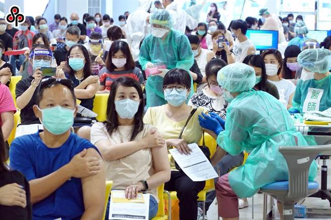 如长照中心、幼儿园等指挥中心要求接种疫苗达一定门槛，雇主可以此为据合理要求。（报系资料照）