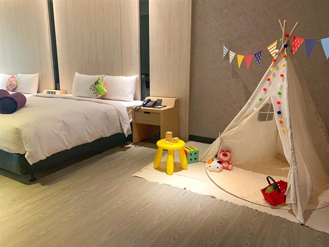 台中饭店业者趁着疫情期间改装推出新的住房专案，提升竞争力。（冯惠宜摄）