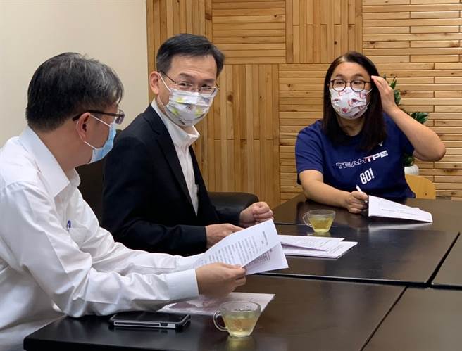 立委陈玉珍就金门航班和机场快筛，密集与交通部民航局沟通。（陈玉珍立委办公室提供）