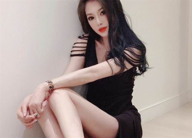 吴玟萱外型姣好，近来转型当直播主。（图/翻摄自吴玟萱IG）