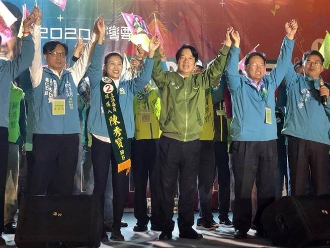 彰化市长林世贤（左一）站台助选，发言不慎挨告吃上官司。（摘自脸书／资料照）
