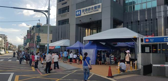 民代爆料医院疑未预约就能打疫苗　　新泰医院3点澄清：列册资格符合施打（翻摄照片／戴上容新北传真）