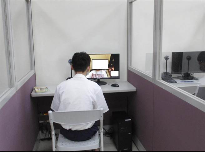 防疫期间不能接见，少年透过视讯与妈妈云端相会。（南投看守所提供／廖志晃南投传真）