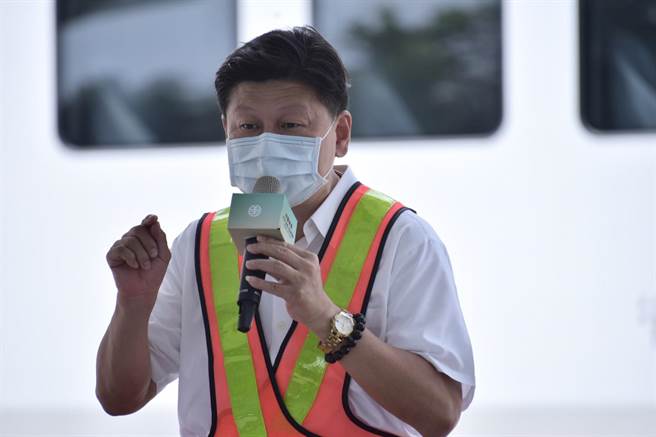 傅崐萁點出東部交通困境，並爭取中央支持鐵路高架橋建設。（王志偉花蓮傳真）