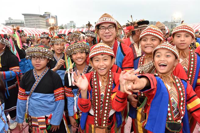 陈其迈表示，8月1日这天，要向高雄3万5000多位原住民说，我们一起加油。（高市府原民会提供／林雅惠传真）