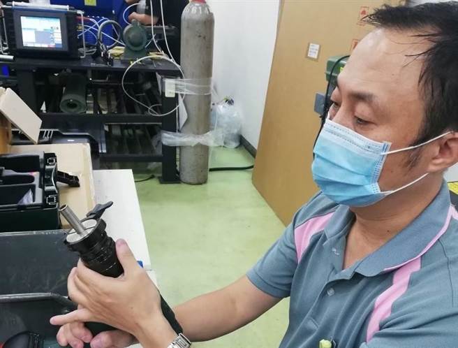 王慶堯參加勞動部雲嘉南分署「產訓合作班」，習得銲接專業技能。（雲嘉南分署提供／劉秀芬台南傳真）