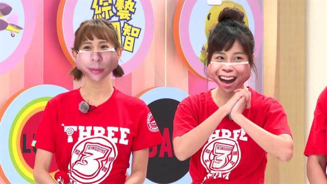 邀請啦啦隊女神籃籃及粿粿戴笑臉口罩錄《綜藝3國智》。（台視提供） 