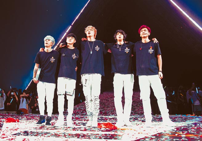 八三夭昨宣布將舉辦「人生就是用來XX的2021線上生日趴」。（KKLIVE提供）