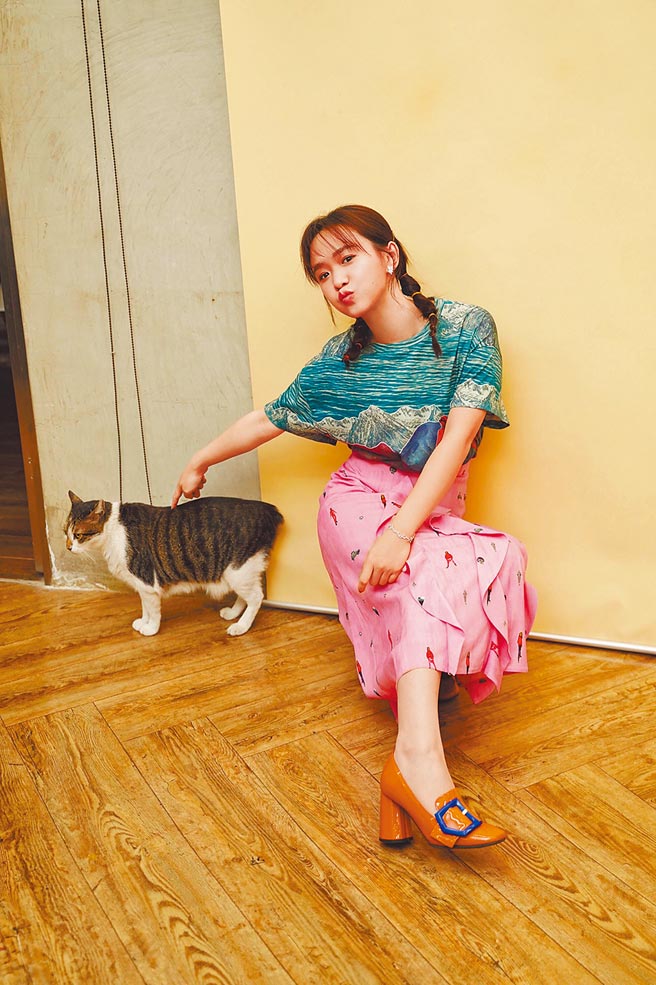 严正岚近日推出〈都怪那一眼〉、〈Hello〉2首新歌。（海蝶提供）