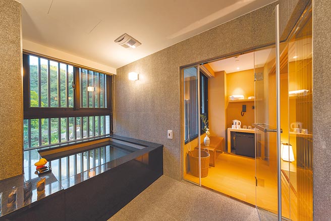 北投亚太饭店的和室汤屋让住客在疫情中也能享受泡汤乐趣。（北投亚太饭店提供）