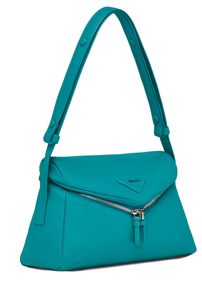 Prada Nappa小羊皮肩背包8萬4000元。（Prada提供）