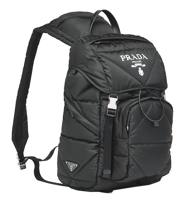 Prada再生尼龍後背包連帽兜7萬元。（Prada提供）
