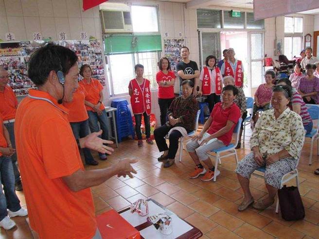 清水区建国国小退休校长赵明松。（台中市教育局提供／陈淑娥台中传真）