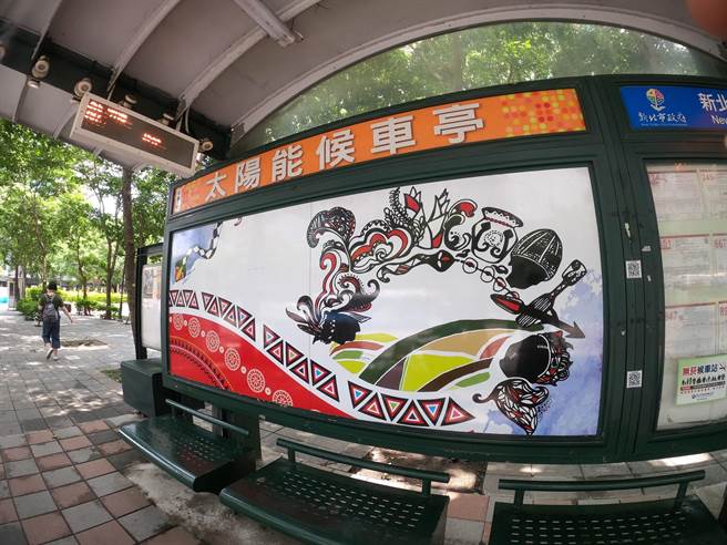 新北市有20座原住民意象候车亭。(新北市交通局提供)