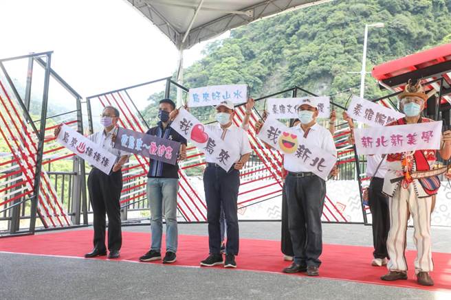 新北市长侯友宜今（31日）上午出席乌来织艺广场启用典礼。（新闻局提供）