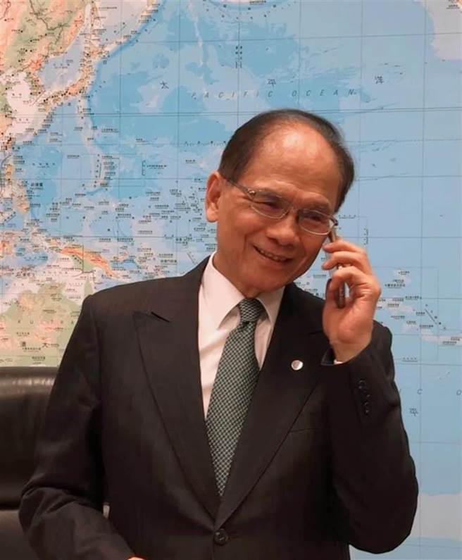 立陶宛疫苗抵台 游锡堃亲作诗吟唱分享。(翻摄游锡堃脸书)