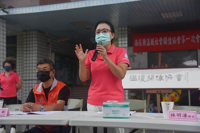 南投縣議員兼任南投縣溫暖社會關懷協會理事長蔡孟娥表示，當初競選時即承諾要積極推動社會關懷照顧弱勢，該會大門永遠為弱勢家庭開啟。（南投縣府提供／盧金足南投傳真）