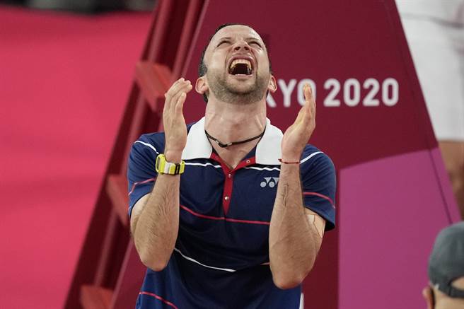 瓜地马拉选手柯登成为第一位打进到奥运羽球男单4强的拉丁美洲选手，击败韩国好手许侊熙的当下，他欣喜若狂。（美联社）