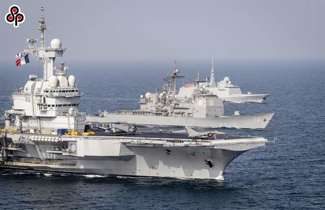 大陆学者王超呼吁警惕欧洲智库为干涉南海带节奏。图为今年3月19日法国海军航母戴高乐号、护卫舰、、美国飞弹巡洋舰在阿拉伯海演习。（摘自美国海军官网）