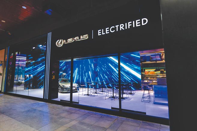 「LEXUS ELECTRIFIED品牌概念店」進駐台北最精華信義商圈。（和泰汽車提供）