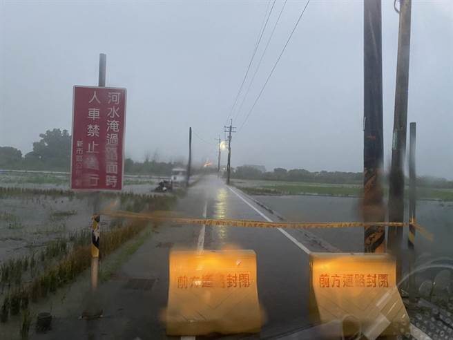 台南市一波波強降雨又急又大，封閉28處路段、19座橋。（工務局提供／曹婷婷台南傳真）