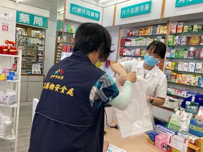 台中市食品药物安全处启动「市售药用及非药用酒精产品品质监测抽验专案计画」，实体通路查核抽验及网路价购抽样同步执行。（台中市府提供／卢金足台中传真）