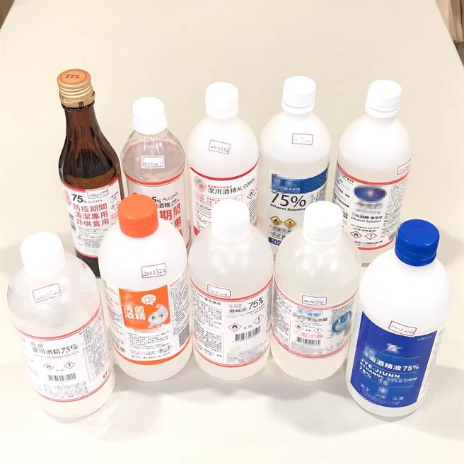 台中市府卫生局抽测领有药物许可证「药用酒精」及属一般商品的「非药用酒精」各5件，其中包含台酒及台糖防疫酒精，检测结果皆符合规定。（台中市府提供／卢金足台中传真）
