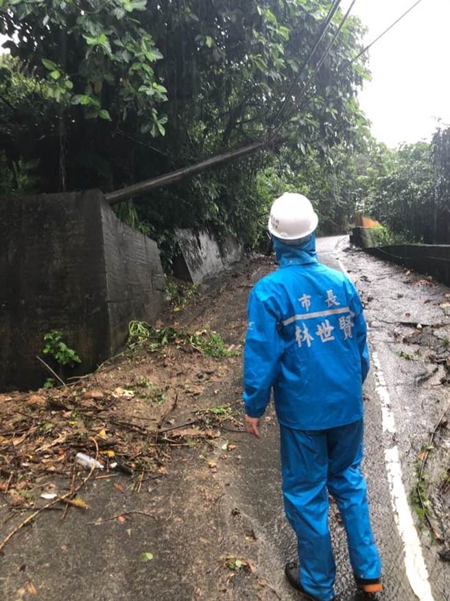 八卦山土石流，山洪灌进民宅。（林世贤提供／吴敏菁彰化传真）