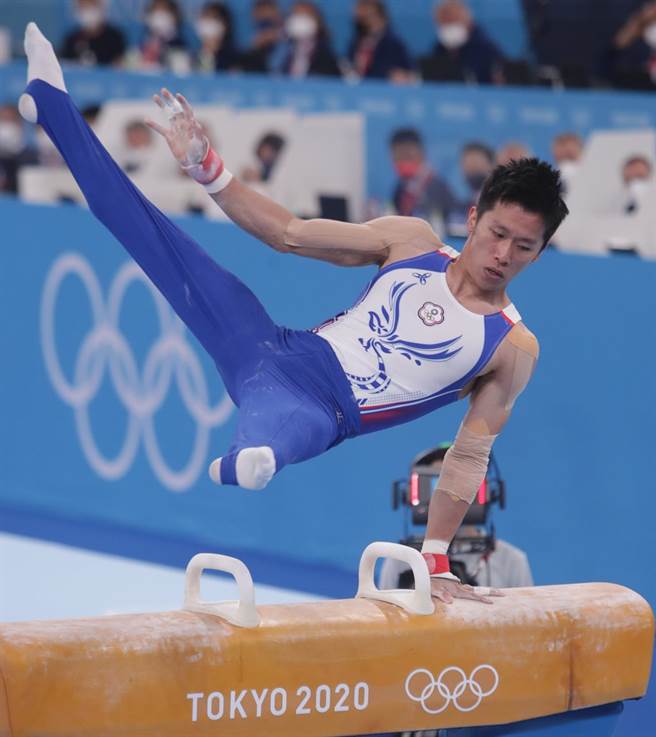 李智凱1日決賽完美落地奪銀，為台灣體操拿下第1面獎牌。（季志翔攝）