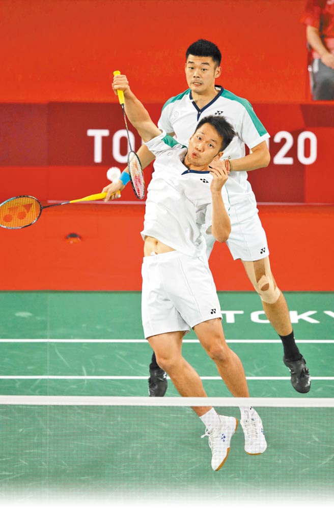 中華隊王齊麟（後）與李洋（前）搭配短短兩年多，就奪得台灣在奧運羽球的首面金牌。（季志翔攝）
