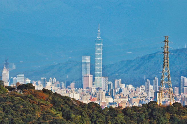 全台首座水资中心内的咖啡厅「黑水咖啡厅」，可远眺台北101大楼。（水务局提供／蔡依珍桃园传真）