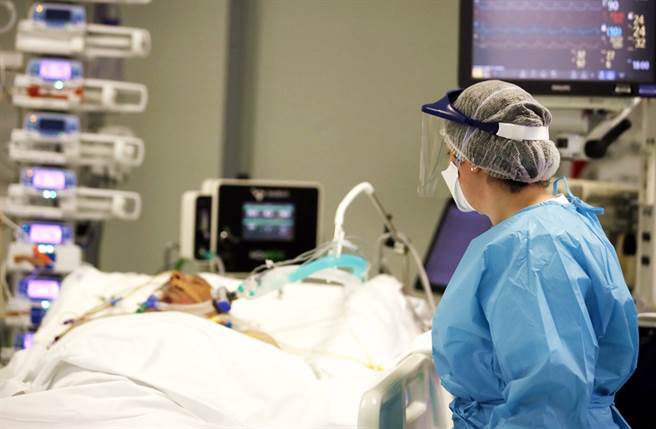 新冠流感化的情形是如何？英国专家警告，以英国的状况来看，每年可能仍会有数千人死亡。（资料照／美联社）