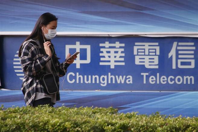 中華電信於官網宣布多項科技防疫應用服務。（圖／杜宜諳攝）