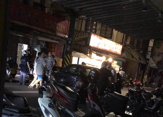 爱四路上某间铁板烧店惊传遭多名男子持西瓜刀闯入。（读者提供／陈彩玲基隆传真）