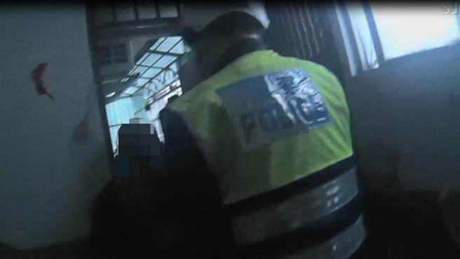 69岁叶姓男子双脚无力路倒，中和警分局协助其安全返家。（中和警分局提供）