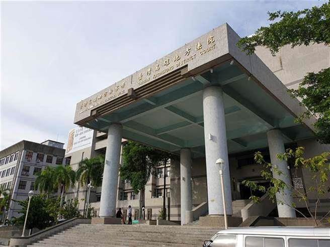 護理師小芳（化名）去年4月在網路上認識1名男子，2人發生一夜情後，對方竟拿出偷拍性愛影片勒索5萬，男子稱不給錢就會把影片PO到爆料公社與臉書社團中