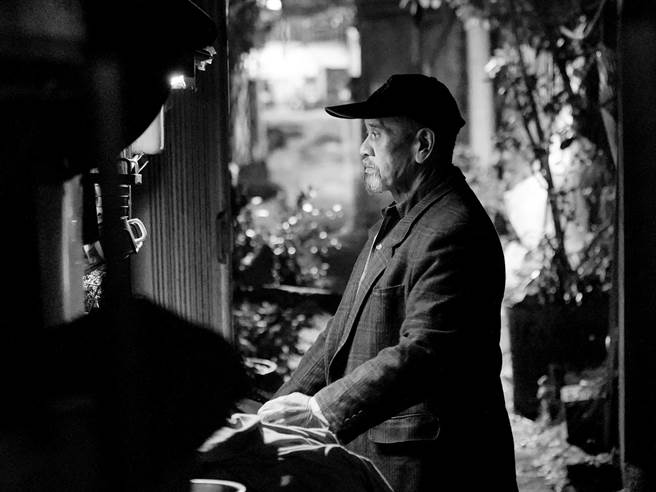 洪麟在最後遺作《最後一票》飾演街友。（桂田文化藝術基金會提供）