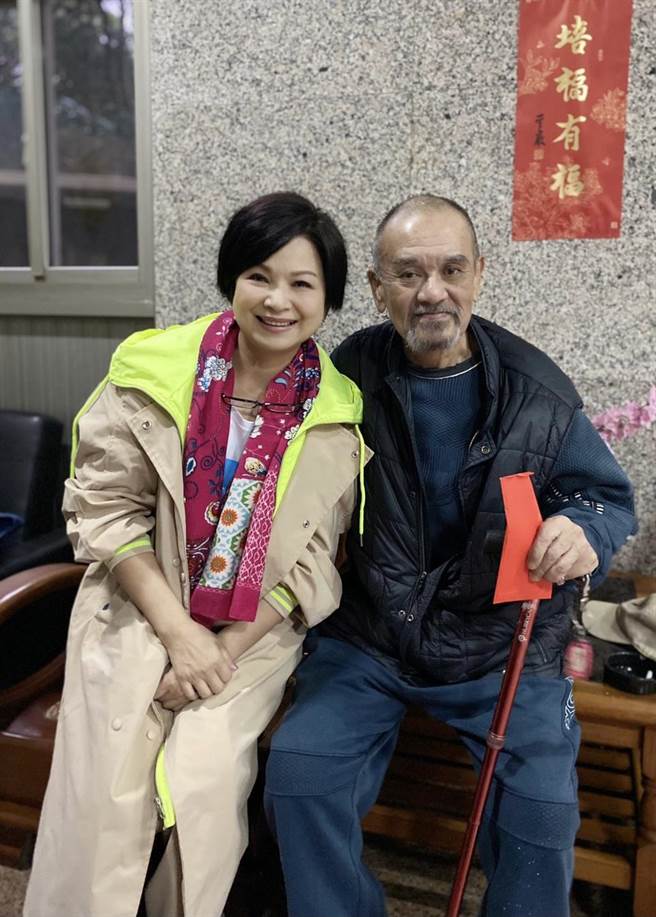 楊貴媚之前去探視洪麟。（桂田文化藝術基金會提供）