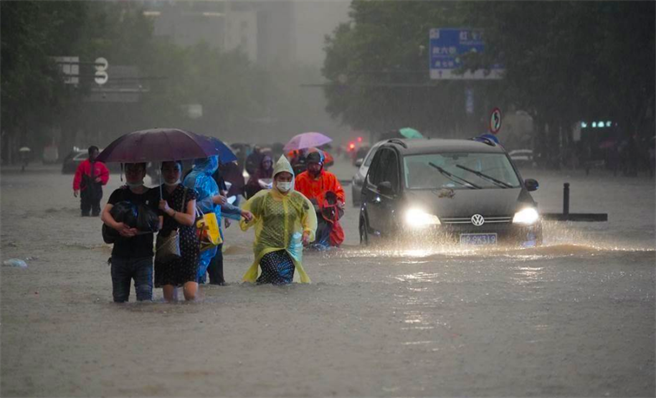 河南大雨引发严重洪灾。（中新社）
