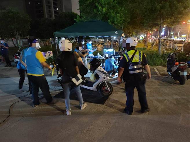 桃園市政府八德警分局於7月31日、8月1日配合環保局取締改裝噪音車輛，2天共有25件改裝車輛噪音超標。（桃園市政府八德警分局提供／陳夢茹桃園傳真）