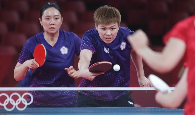 鄭先知（左）因為奧運壓力大，身體有點小狀況。（季志翔攝）