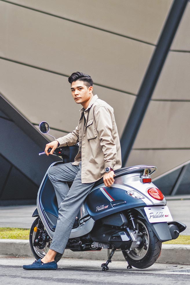 SYM Fiddle DX 150是Fiddle车系的风格旗舰车款，向都会质感熟男献上两轮新美学。（三阳提供）