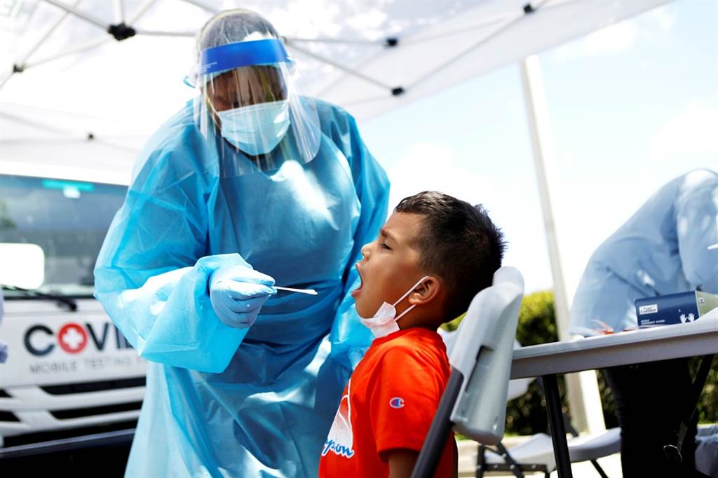 美国非营利组织的研究发现，完整接种疫苗后，突破性感染（breakthrough infection）的机率不到1%。（图／路透社）(photo:ChinaTimes)