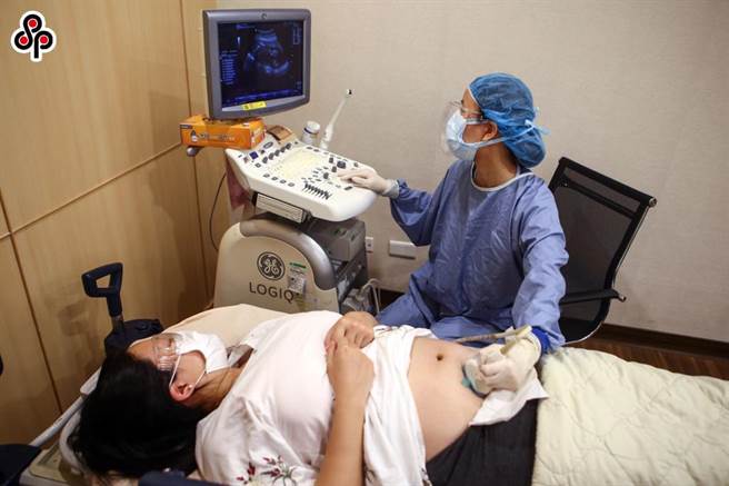 为了协助建构更好的育婴环境，劳动部近日修正发布「育婴留职停薪实施办法」。（报系资料照）